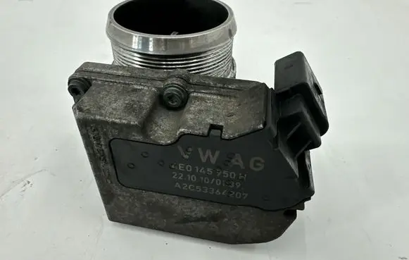 Volkswagen Touareg II Throttle valve 4E0145950H