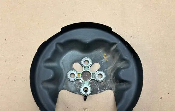 Opel Mokka B Rear brake disc plate dust cover 9825073280