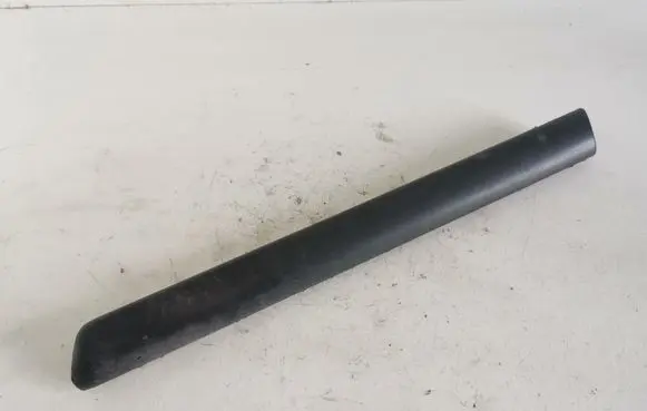 Rear fender molding trim