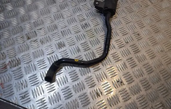 Audi A4 S4 B9 Breather/breather pipe/hose 8W0133366B