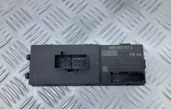 Audi A4 S4 B9 Tailgate/trunk control unit/module 4M0959107A