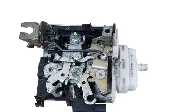 Audi A4 S4 B5 8D Front door lock 8D1837015F
