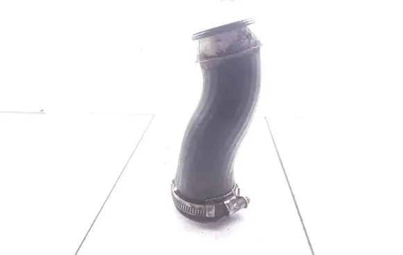 Volkswagen Touareg I Intercooler hose/pipe 