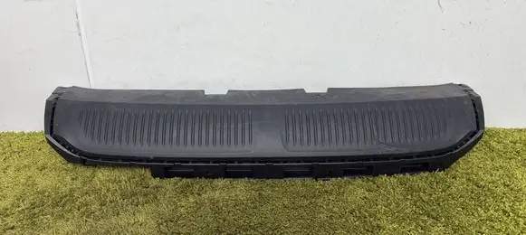 MG MG5 II Rear bumper lower part trim 10854553