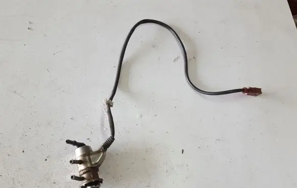 Audi A4 S4 B8 8K AdBlue injector 04L131113J