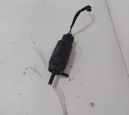 BMW 5 E39 Windscreen/windshield washer pump 67128377612