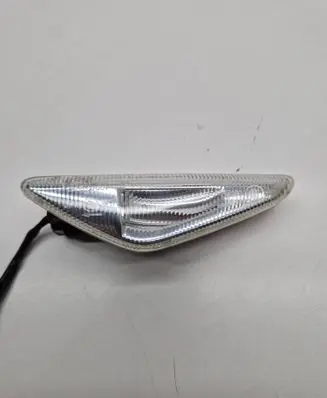 BMW X5 E70 Front fender indicator light 7171007 135W07W 0218100