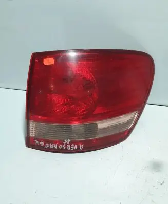 Toyota Avensis Verso Rear/tail lights 7652
