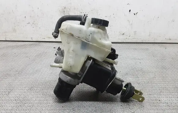 Mercedes-Benz E W211 Master brake cylinder A0004300312