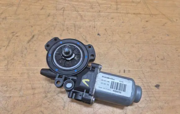 Hyundai Sonata Front door window regulator motor 400898 0899