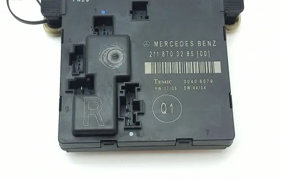 Mercedes-Benz E W211 Door control unit/module 2118703285 00406079