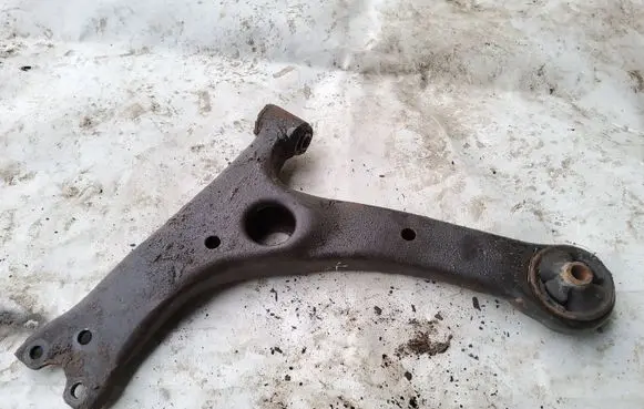 Toyota Corolla Verso E121 Front lower control arm/wishbone
