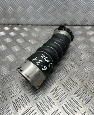 BMW 5 G30 G31 Intercooler hose/pipe 8571024