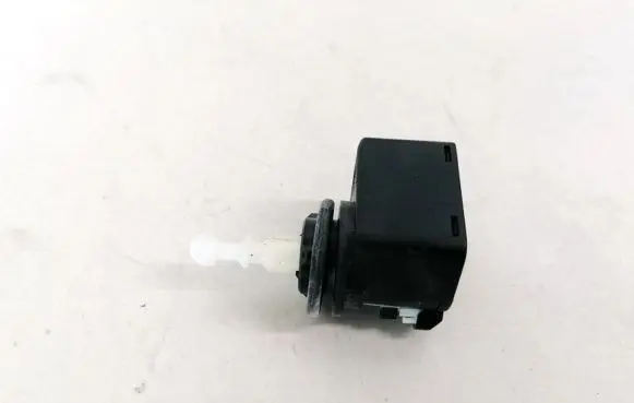 Opel Vectra C Headlight level adjustment motor 00883000 008830-00