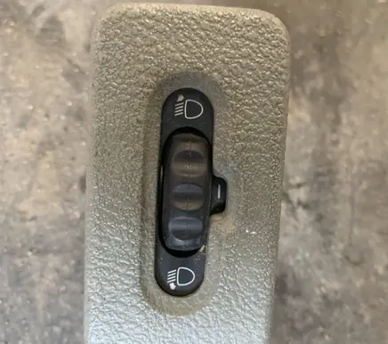 Renault Master II Headlight level height control switch 8200060042