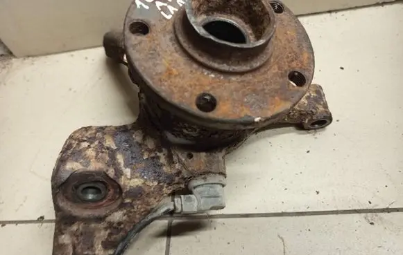 Audi A6 S6 C4 4A Rear wheel hub spindle/knuckle 
