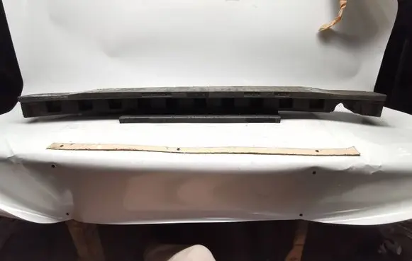 Volkswagen Touran I Front bumper foam support bar 1T0807248C