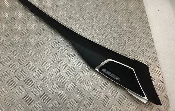 Volvo XC90 Front door trim bar 32274016