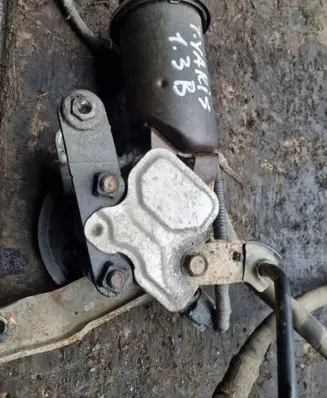 Toyota Yaris Power steering pump