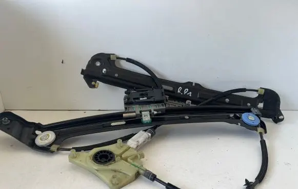Front window lifting mechanism without motor