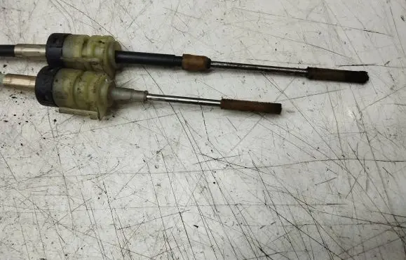 BMW 5 E60 E61 Gear shift cable linkage 90578381DE