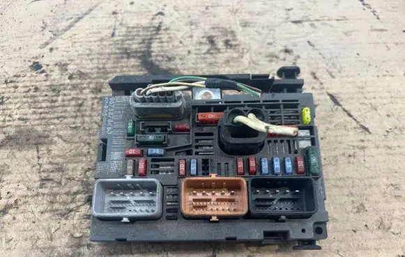 Peugeot 308 BSM Control unit 9675878480 17766039