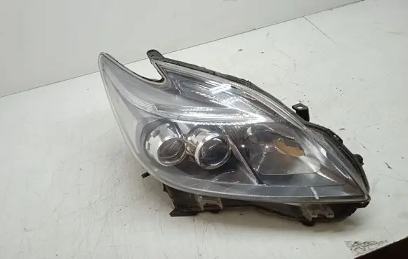 Toyota Prius (XW30) Headlight/headlamp