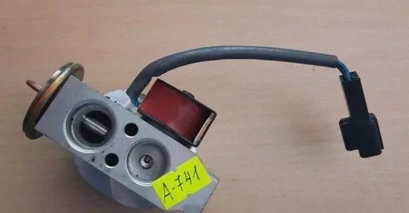 Mitsubishi Pajero Air conditioning (A/C) expansion valve 4475100070