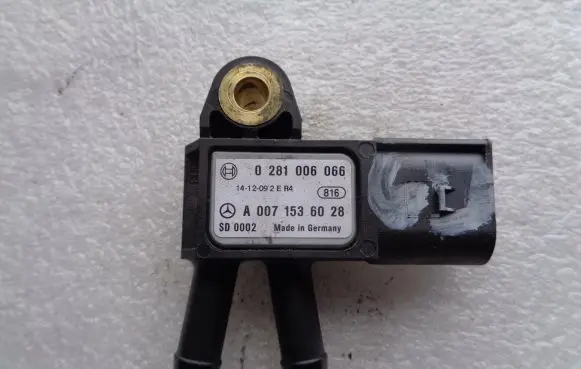 Mercedes-Benz GLA W156 Air pressure sensor A0071536028 0281006066