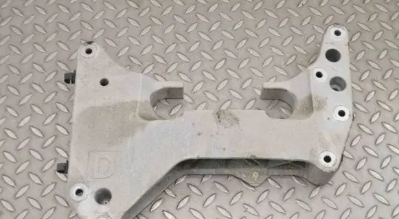 BMW 5 G30 G31 Gearbox mounting bracket 6861580