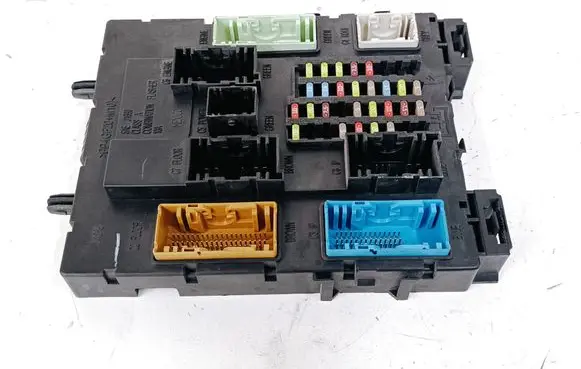 Ford Focus Fuse module BV6N14A073PE