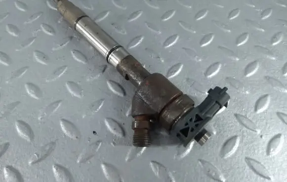 KIA Ceed Fuel injector 338002A610 0445110589