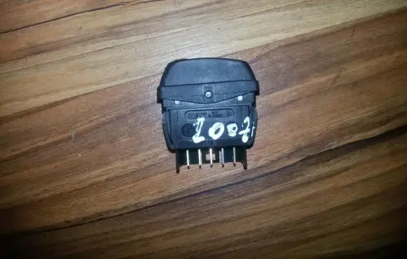 Citroen Xsara Picasso Electric window control switch 22681