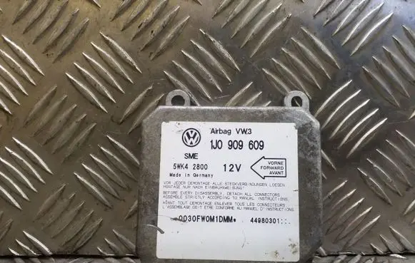 Volkswagen Golf IV Airbag control unit/module 1J0909609