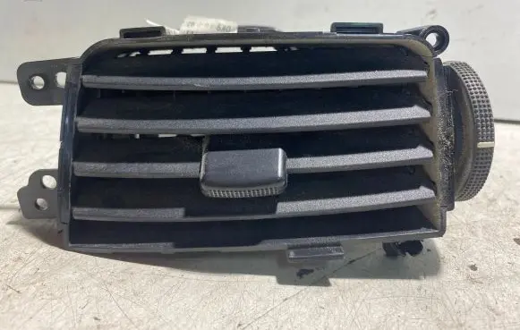 Hyundai H-1, Starex, Satellite Dash center air vent grill 4H9742C000 U05A7348