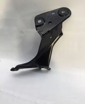 Skoda Octavia Mk4 Fender mounting bracket 5E3821228