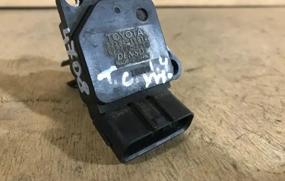 Toyota Corolla E110 Mass air flow meter 2220415010 1974002060