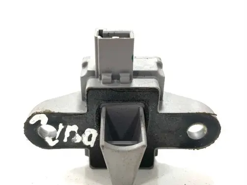 Mercedes-Benz C W204 Airbag deployment crash/impact sensor A2048210651 56054047AB