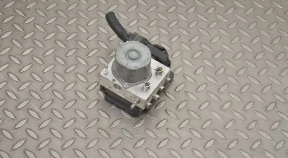 Nissan X-Trail T32 ABS Pump 476604CC1A