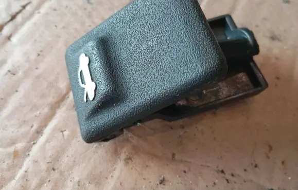 Hyundai Getz Engine bonnet (hood) release handle