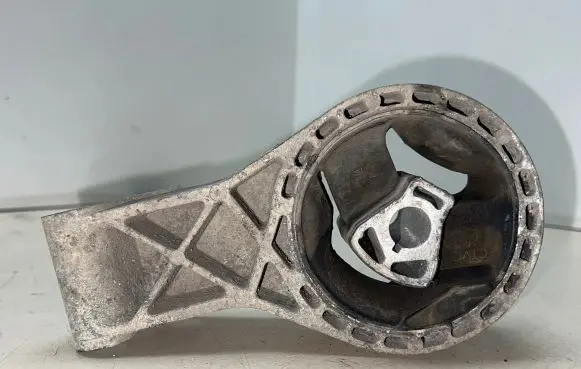 Opel Insignia A Engine mount bracket 13228305