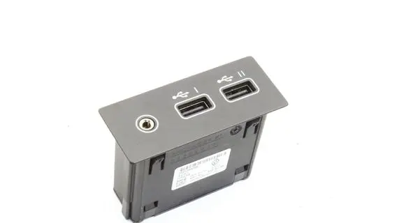 Renault Arkana USB socket connector 284H39520R