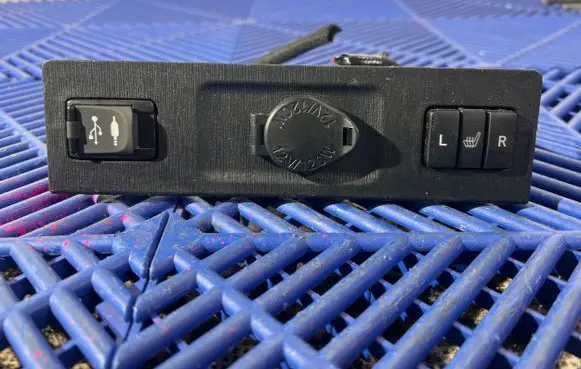 Toyota Prius+ (ZVW40) Seat heating switch 5544947040
