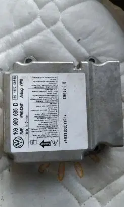 Volkswagen Touran I Airbag control unit/module 1T0909605C