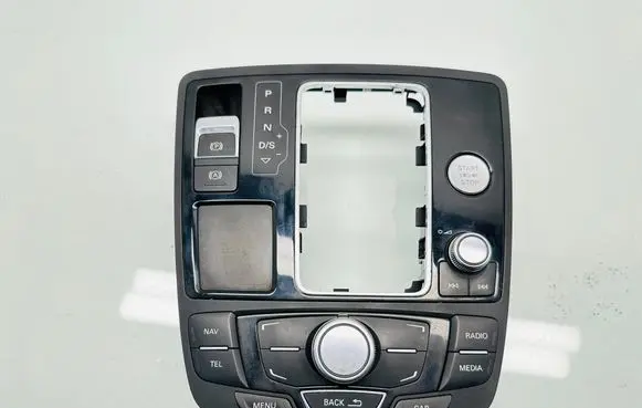 Head unit multimedia control
