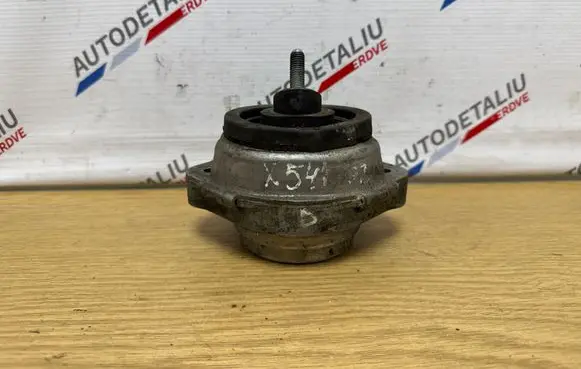 BMW X5 E53 Engine mount bracket 6758428