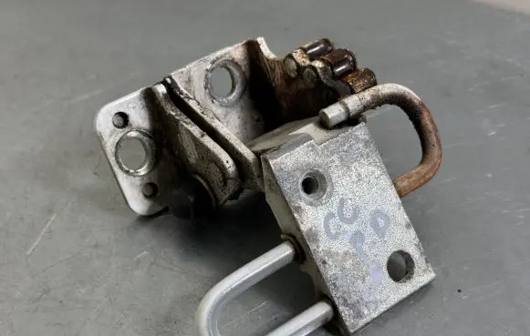 Volkswagen PASSAT CC Front door lower hinge 3C8831412C