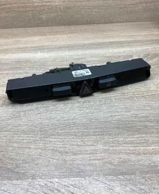 Opel Astra H Hazard light switch 13100105
