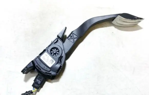 Ford Kuga II Accelerator throttle pedal hv619f836ba hv61-9f836-ba