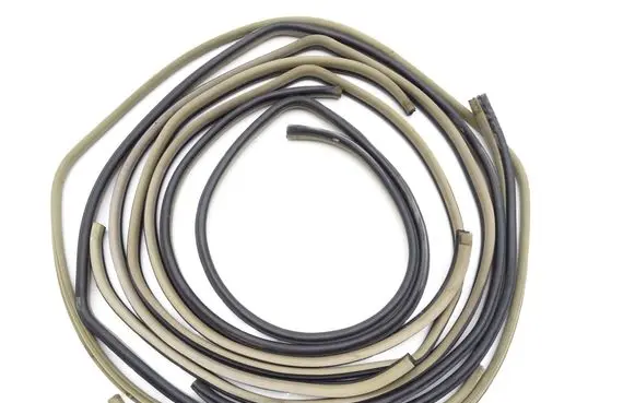Nissan Patrol Y61 Rubber seal front door (on door) part-00705